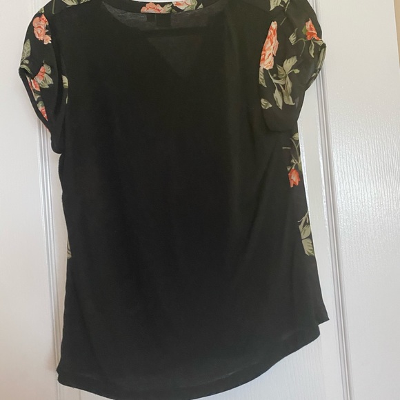 Twik V Neck - Picture 2 of 2